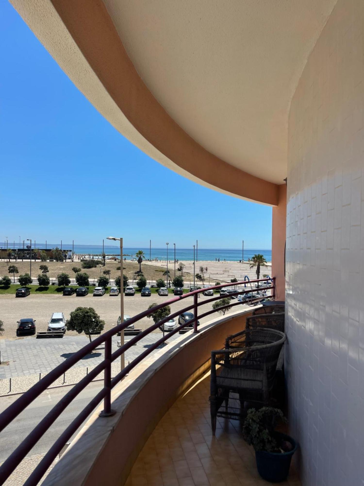 Apartamento Vista Praia E Mar- Costa Da Caparica 아파트 외부 사진